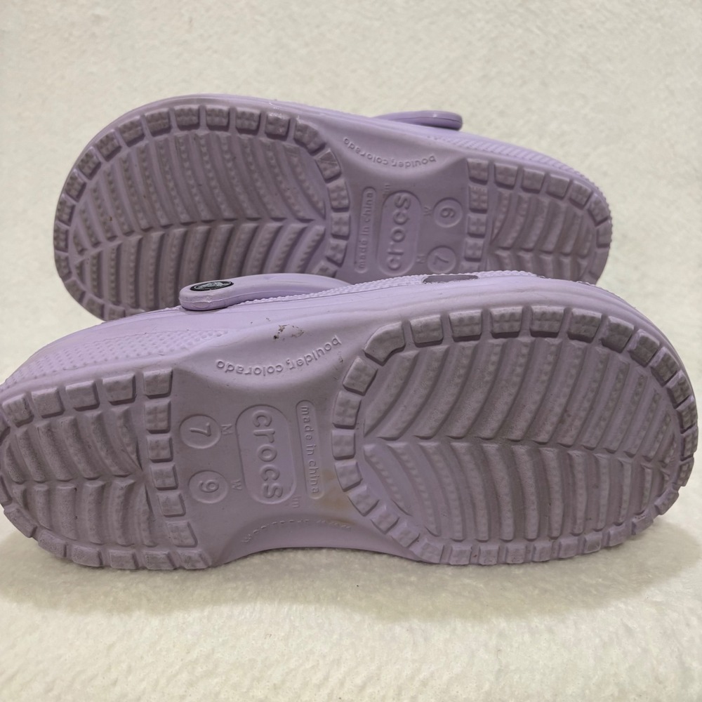 Crocs Classic Clogs Lavender Purple Mens 7 Womens 9 Cancer Zodiac Jibbitz Charm - Picture 7 of 7